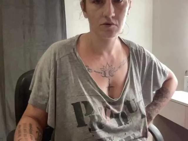 AmallyaHot on BongaCams