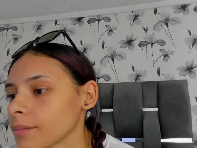 Ehotloveaxxx on BongaCams