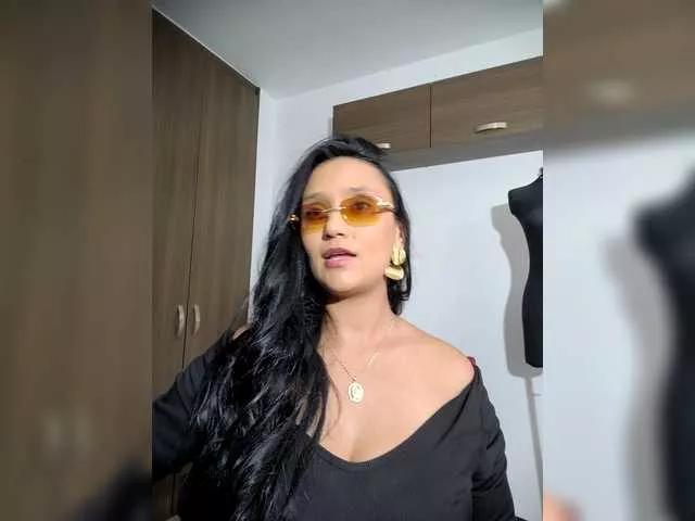 Offline Emeraldgem on BongaCams