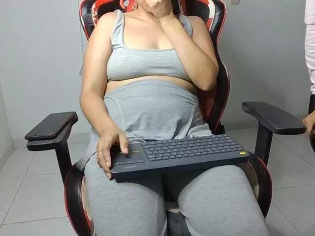 Emy23Jack23 on BongaCams