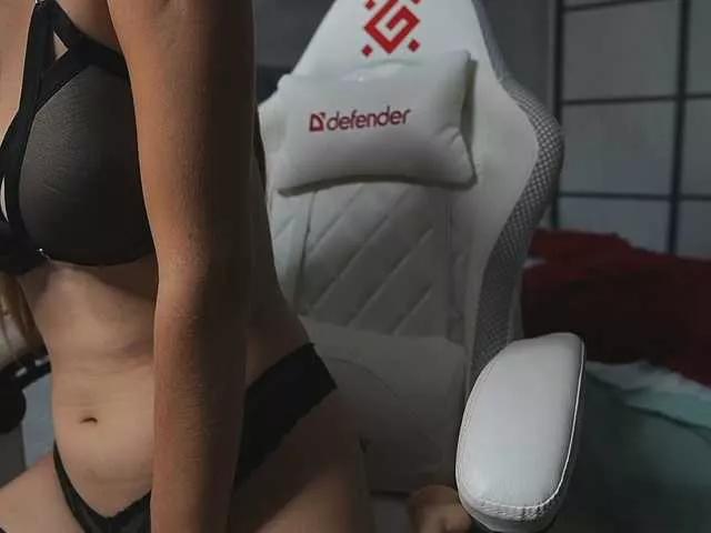 Offline GoldenTeen20 on BongaCams