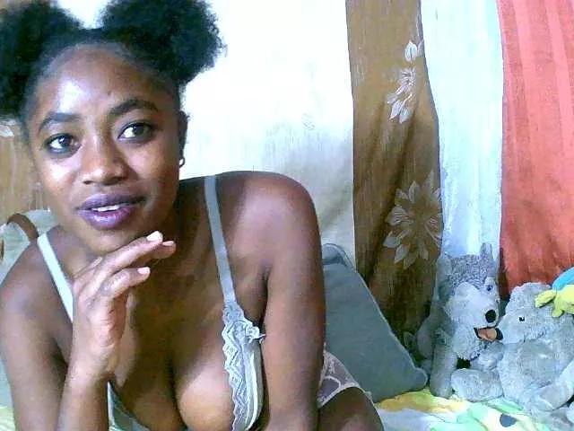 Honoratte on BongaCams 