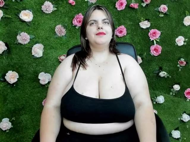 HugeTittiess