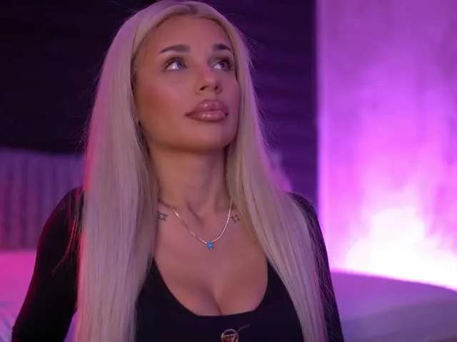 IvyRowa on BongaCams