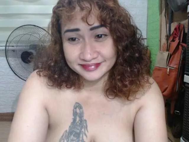 Jeansy23 from BongaCams