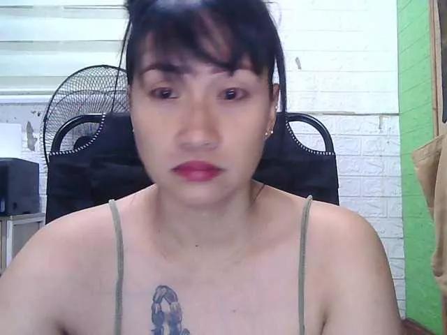 Offline Jeansy23 on BongaCams