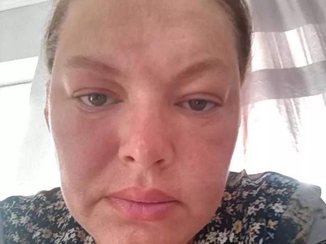 Offline Juliamad on BongaCams