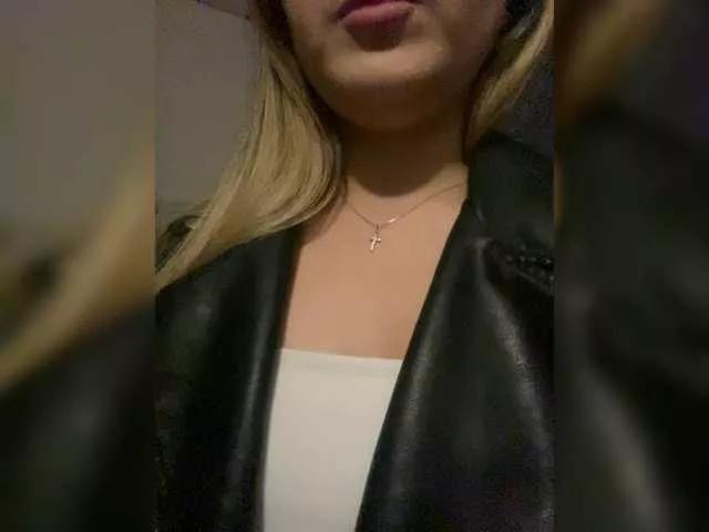 Offline JULIE21 on BongaCams