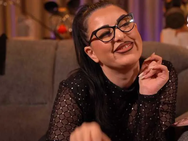 KellyKent on BongaCams