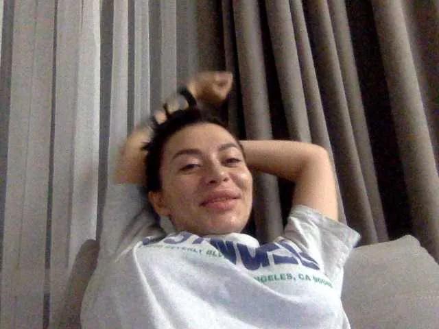 Offline Lunadesire on BongaCams