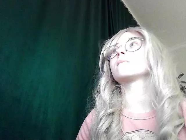 LunaSky from BongaCams