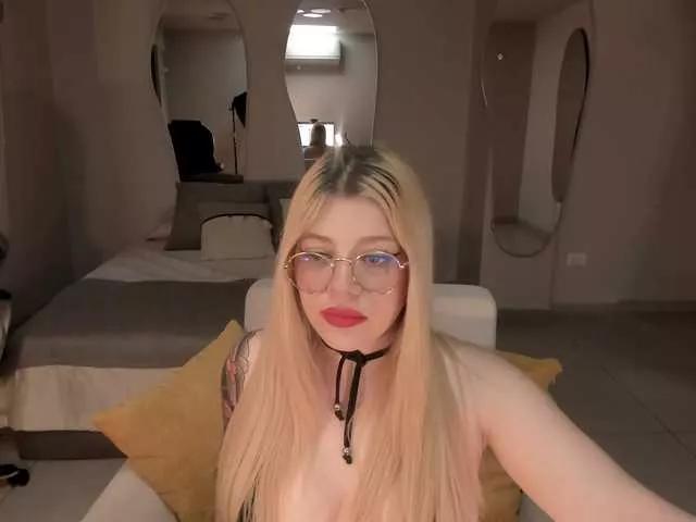 Offline MadisonKane on BongaCams