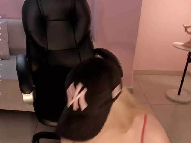 Offline MadisonKane on BongaCams
