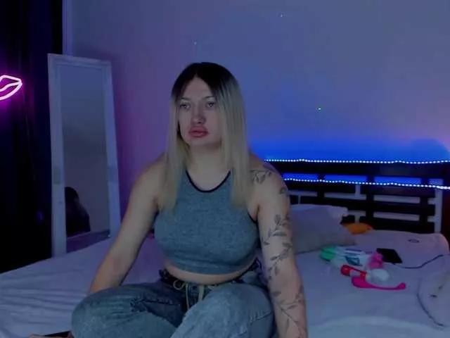 MikkiShows on BongaCams 