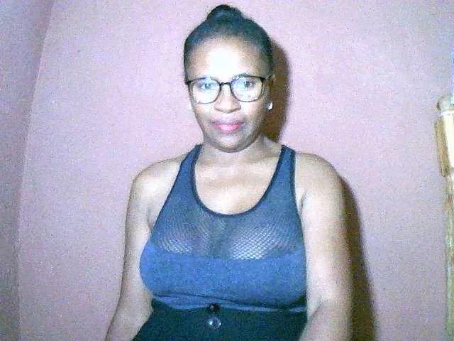 Nirinah2710 on BongaCams 
