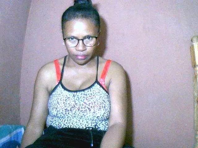 Nirinah2710 on BongaCams 