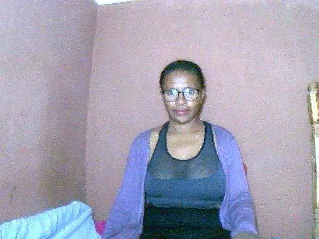 Nirinah2710 on BongaCams 