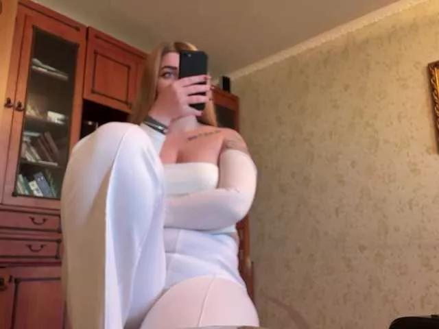 RedMadonna on BongaCams