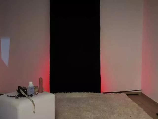skinnypink18 on BongaCams