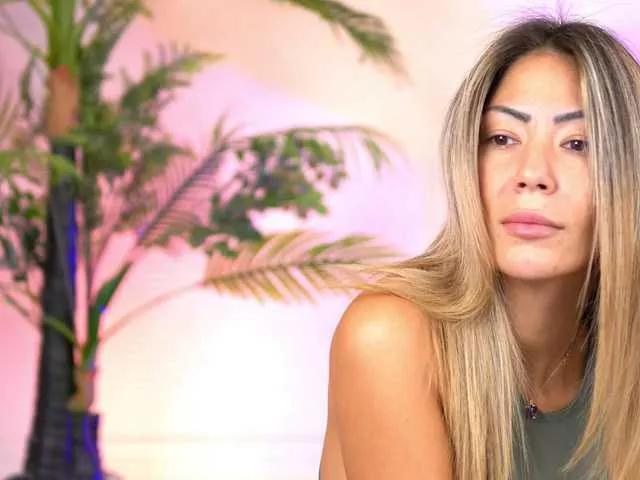 Offline SophiaPotts on BongaCams