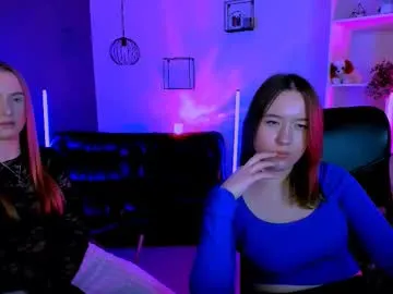 _kellykitten_ — GOAL: grab boobs [39 tokens remaining] Welcome to my room! #tease #shy #teen #lovense #cute