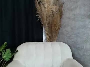 alexa_foxx27 — #lush #anal #bigass #squirt #blowjob -- Current Goal: Fingers in my pussy until she gushes a hot squirt. at 2000 tokens