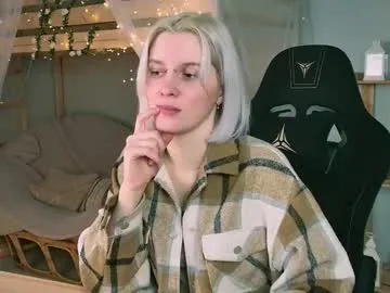 bethanycloud — GOAL: 10 min in bra [222 tokens remaining] Let's relax Welcome to my cozy space #nonude #blonde #piercing #feet #skinny