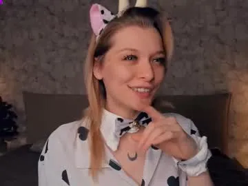 jessdail — GOAL: let me tease with my shorts [17 tokens remaining] Welcome to my room! #teen #feet #new #skinny #18