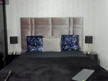 lia_johnnson — GOAL: naked and oil [294 tokens remaining] Welcome to my room! #ebony #smoke # #ass #domi #latina #squirt