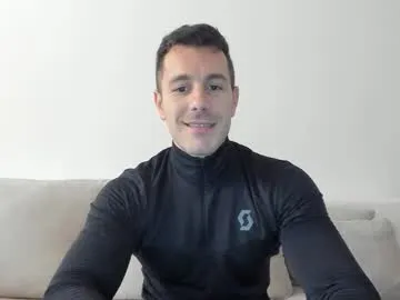 Freechat roberto4ever on Chaturbate