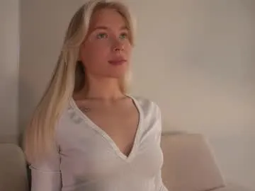 Chaturbate snow_is_falling is Away snow_is_falling — Goal Reached! #lovense #squirt #teen #skinny #young