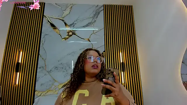 Freechat _nickypurple_ on StripChat