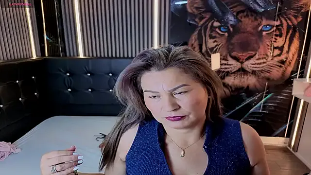 _Pamelamilf — fingers in my pussy fron my boss