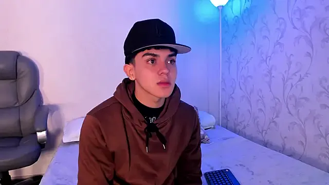 _TaylorBlack on StripChat