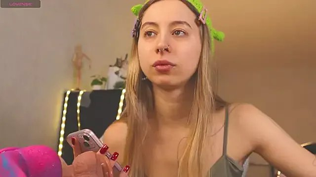 Ada_Gold_ on StripChat 