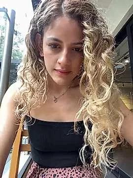 alana15 on StripChat 