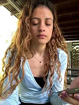 alana15 on StripChat 