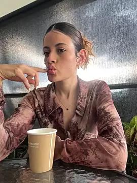 alana15 on StripChat 