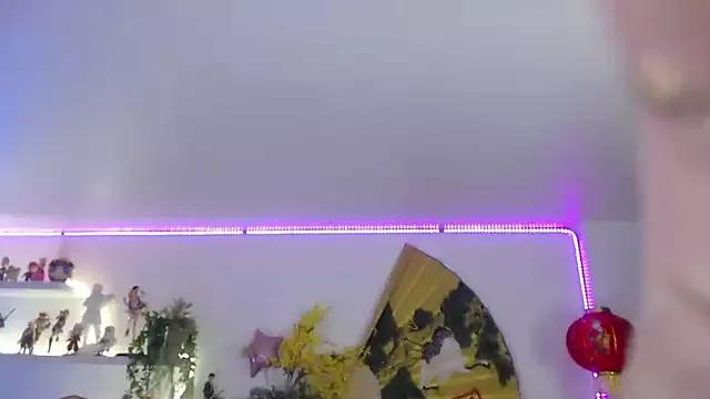 albaismynameX on StripChat 