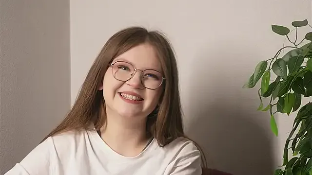 AlyceThoeny — eye contact and air kiss