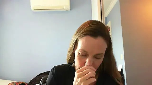 Annylove1 on StripChat 