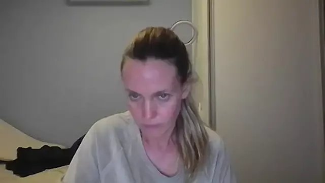 Annylove1 on StripChat 