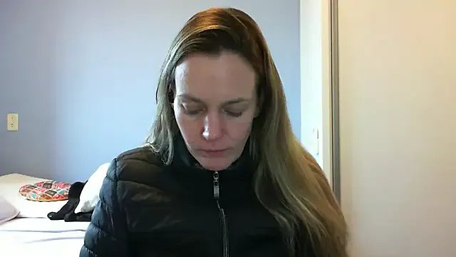 Annylove1 on StripChat 