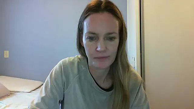 Annylove1 on StripChat 