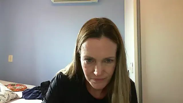 Annylove1 on StripChat 