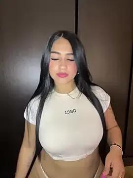 Freechat Charlotte_cutee18 on StripChat