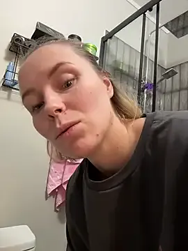 Charming_Daphny — Make me believe in love