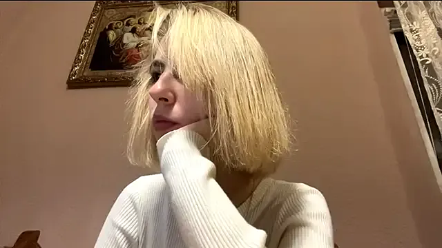 CharmingBlonde — Spank my little butt x5