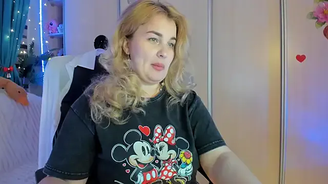 CoraSwon — hot twerk in oil