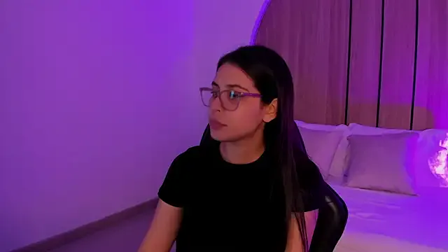 StripChat desireee_ is Freechat desireee_ — whip my big, oily ass